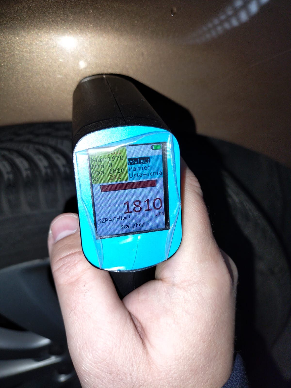 Pomiar grubości lakieru na karoserii auta